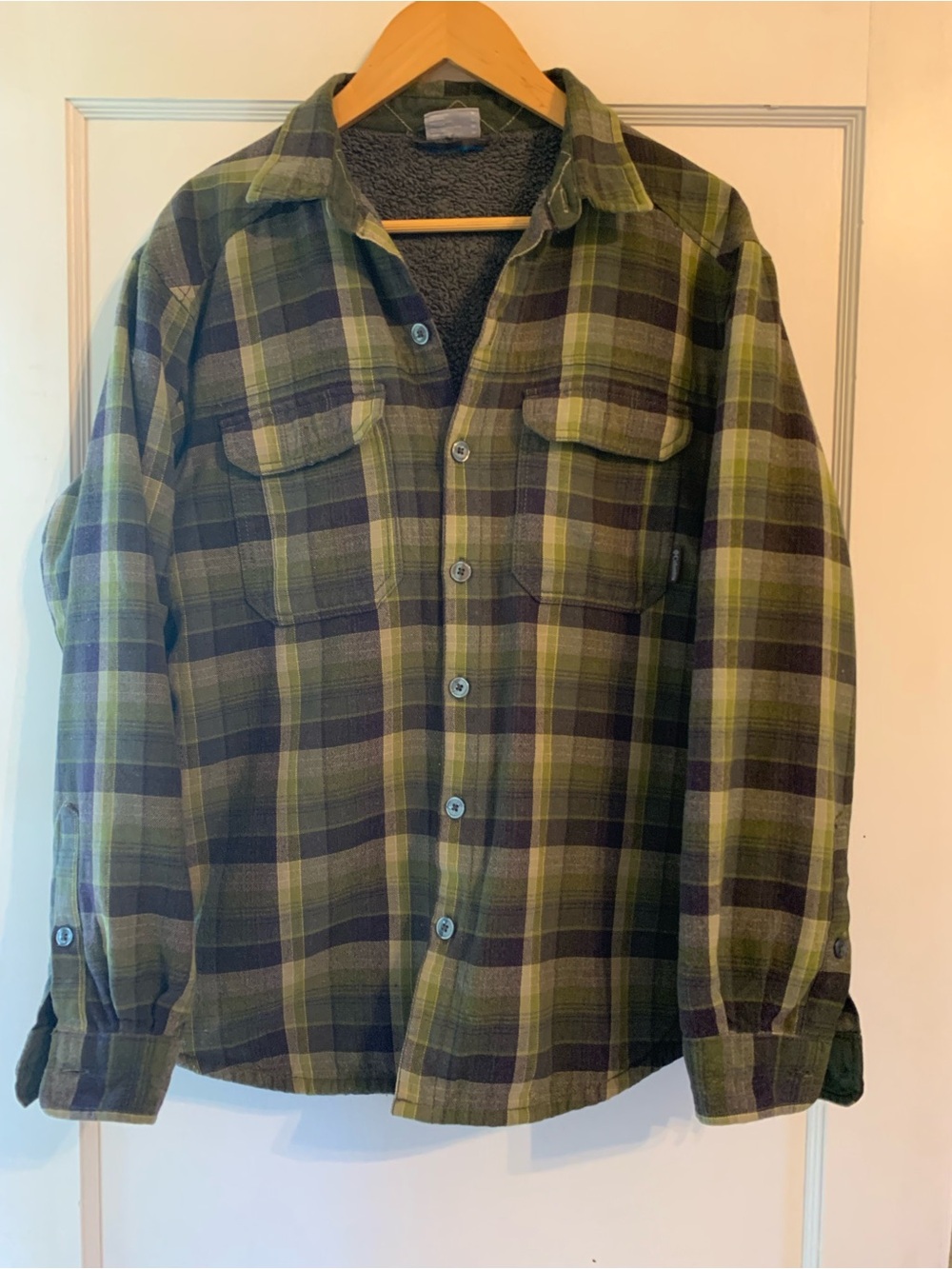 Columbia Men's Olive Green Button-Up Jacket Shirt